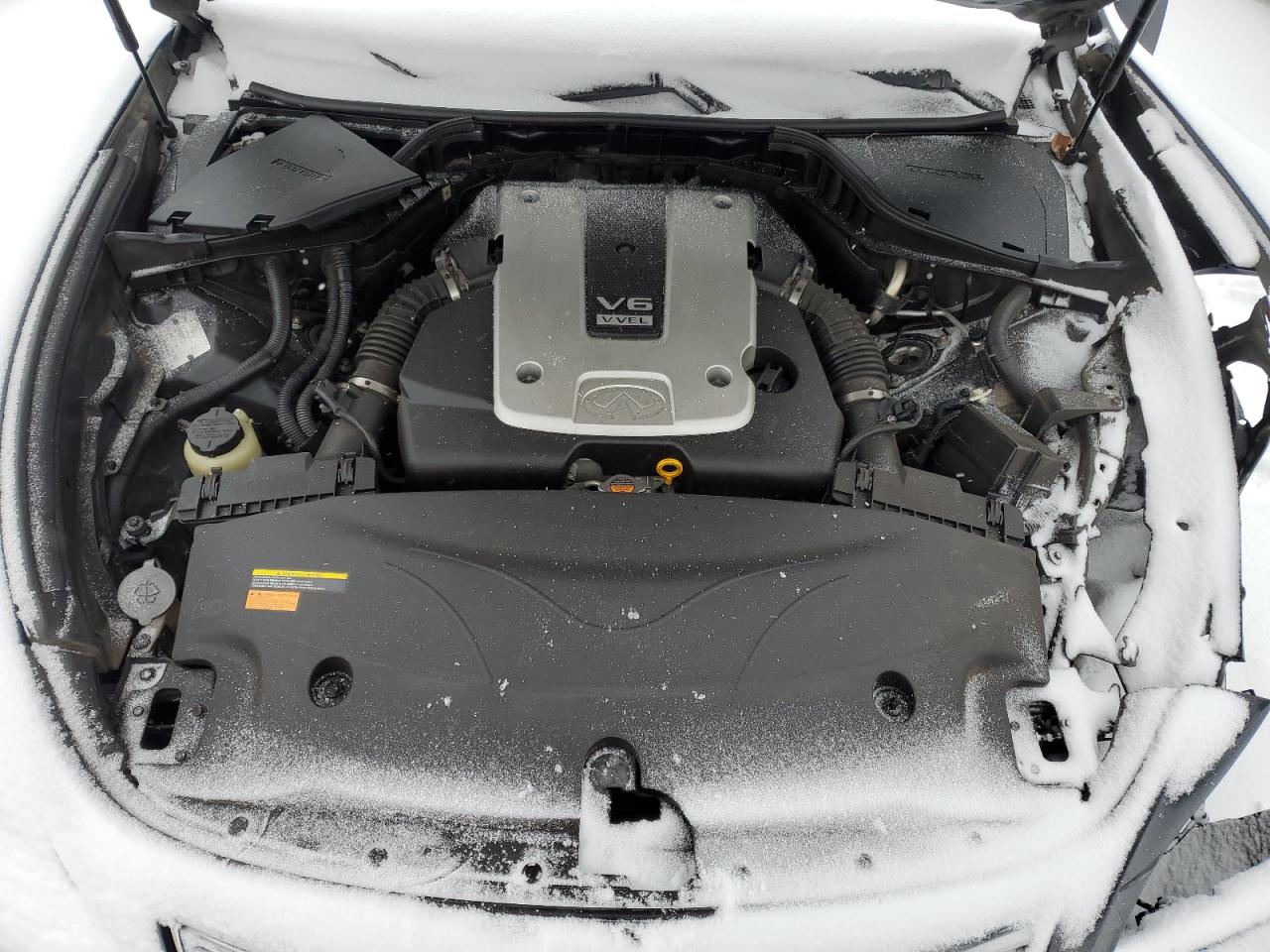 2011 Infiniti M - Image 11