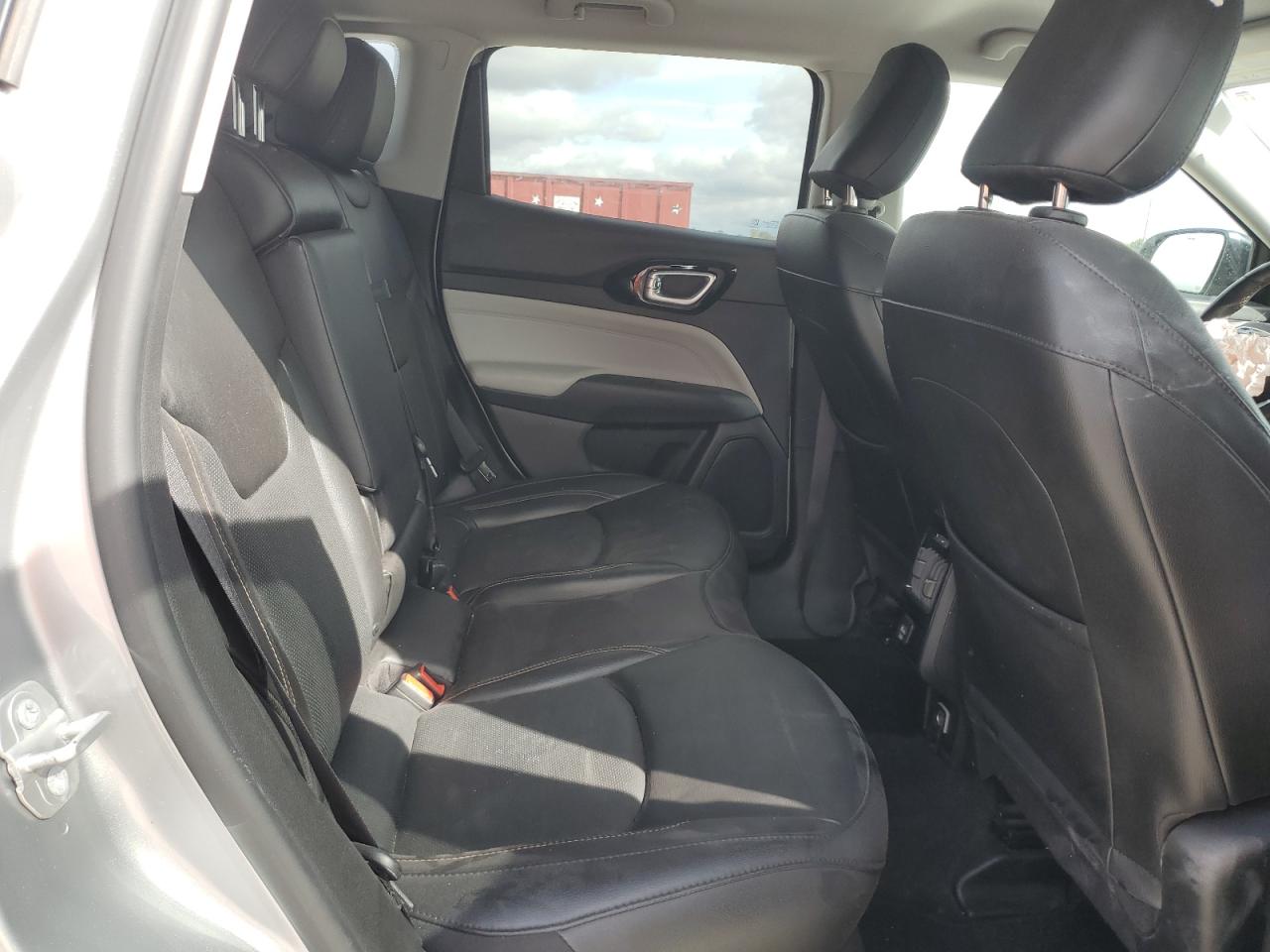 2022 Jeep Compass - Image 11