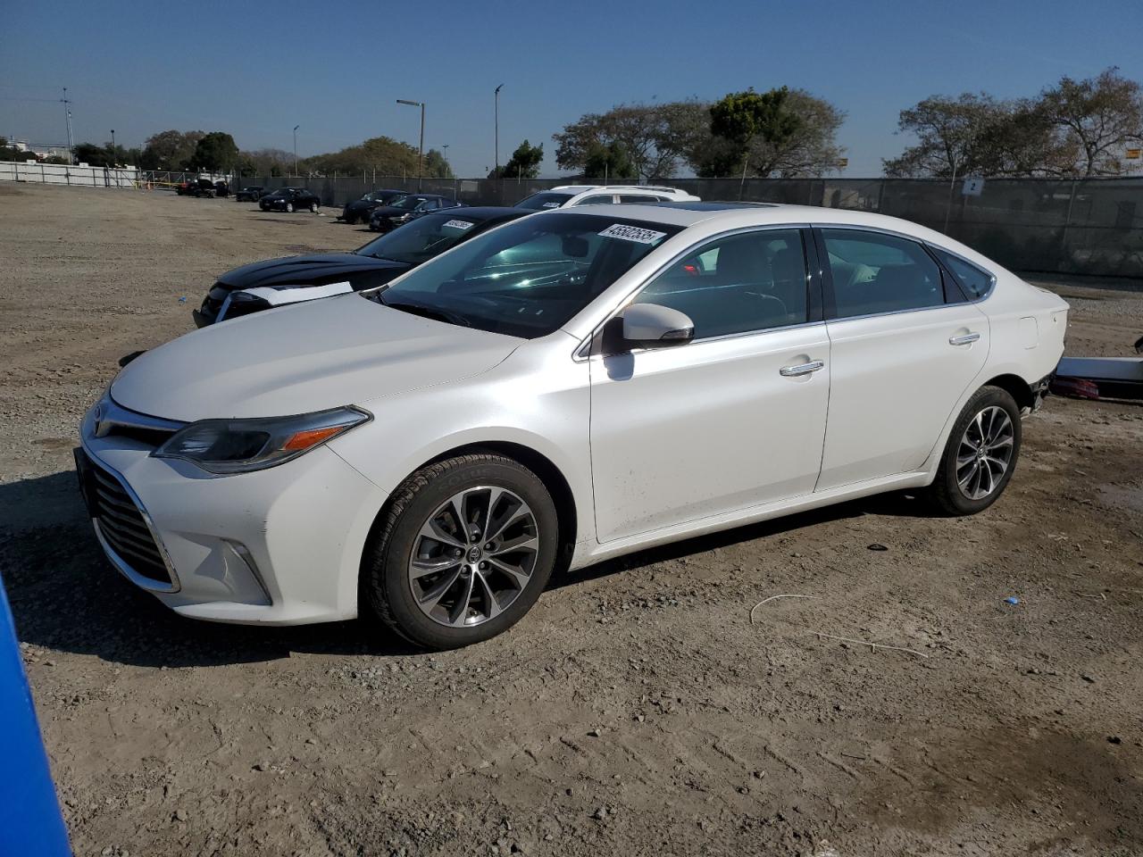 2016 Toyota Avalon - Image 1