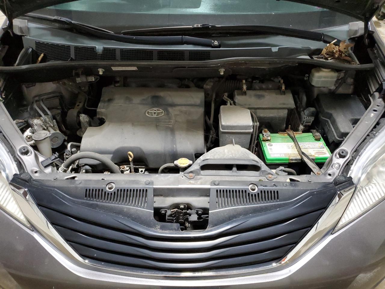 2012 Toyota Sienna - Image 12