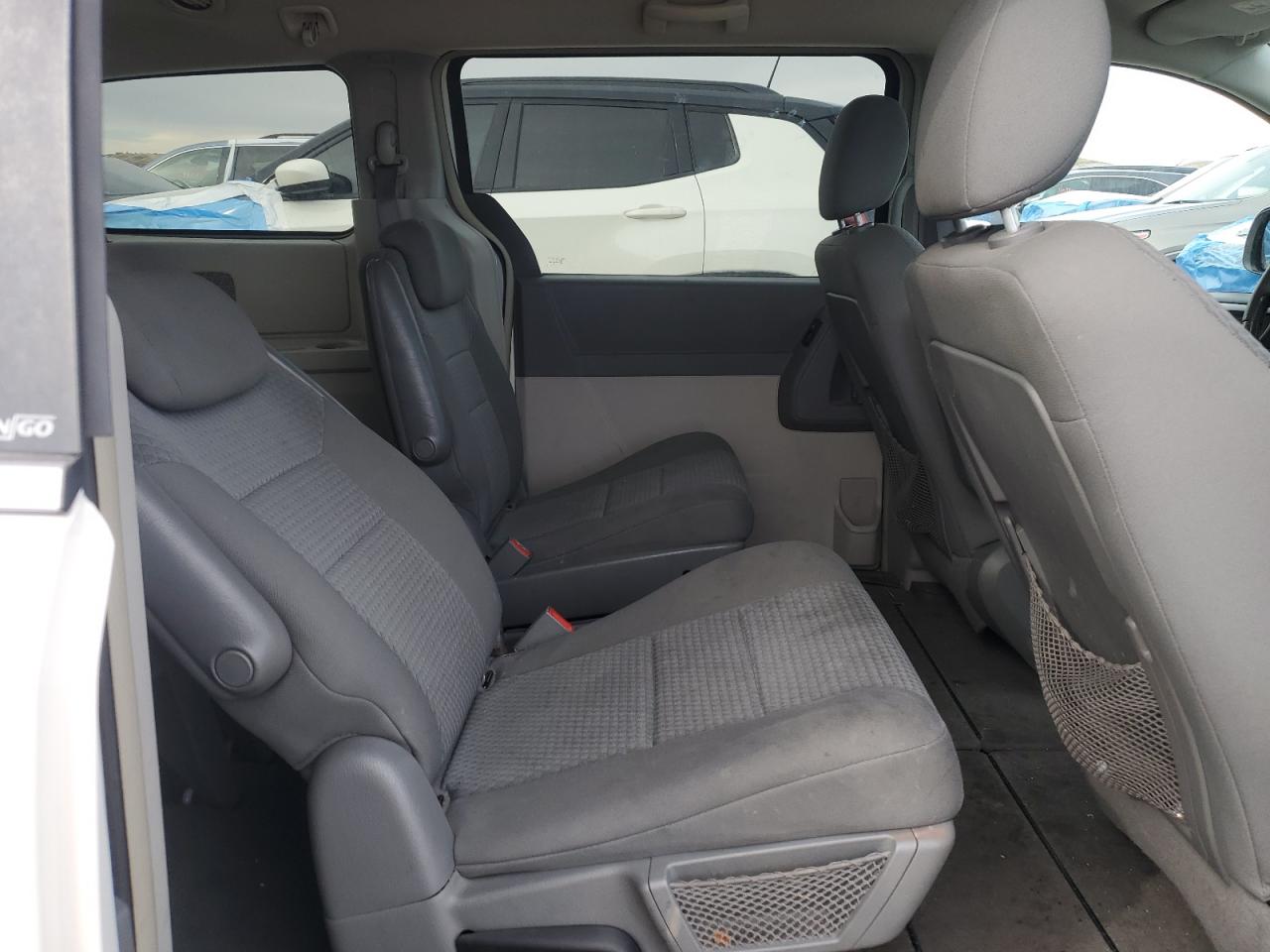 2010 Chrysler Town & Country - Image 11