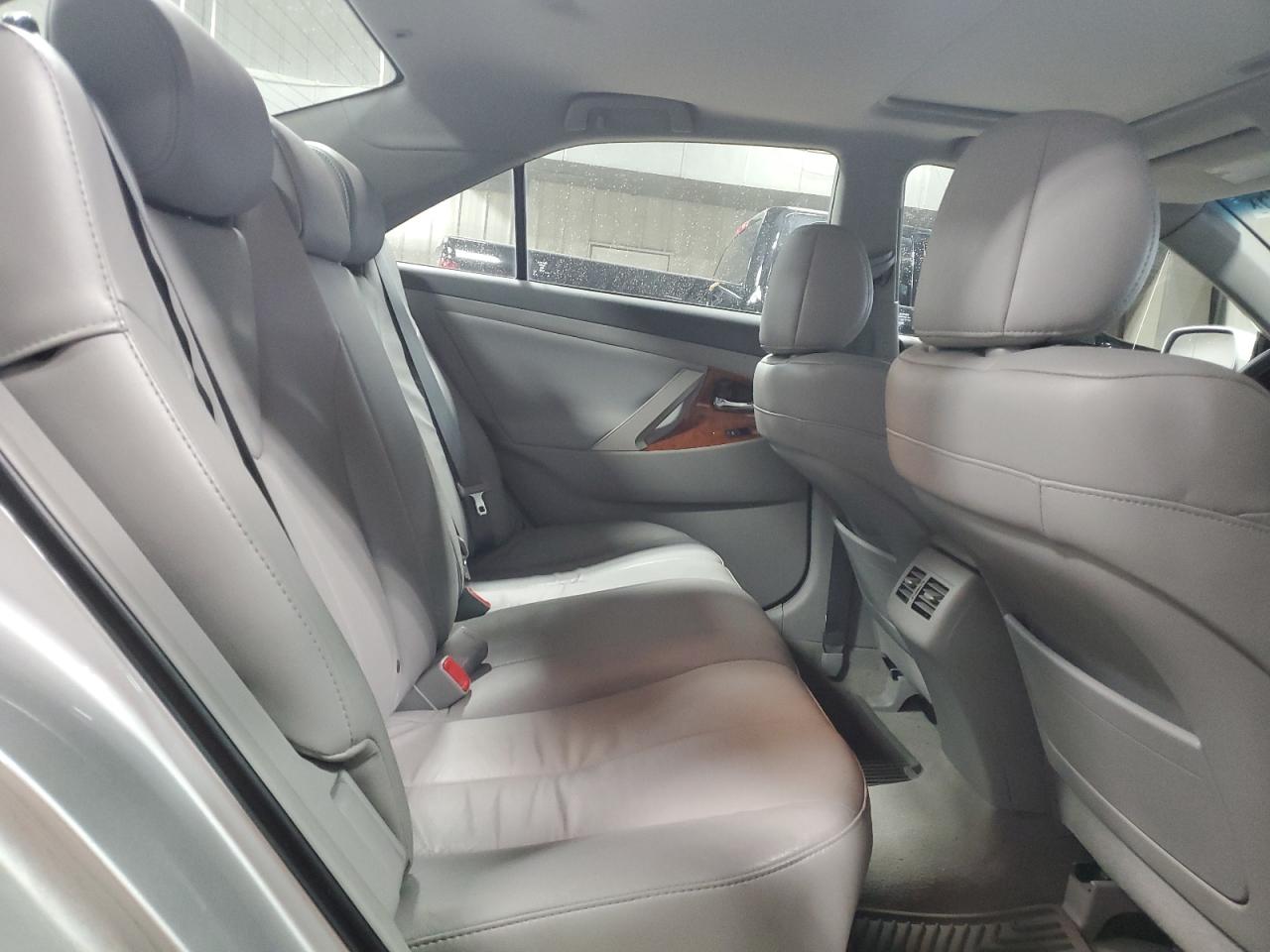 2011 Toyota Camry - Image 10
