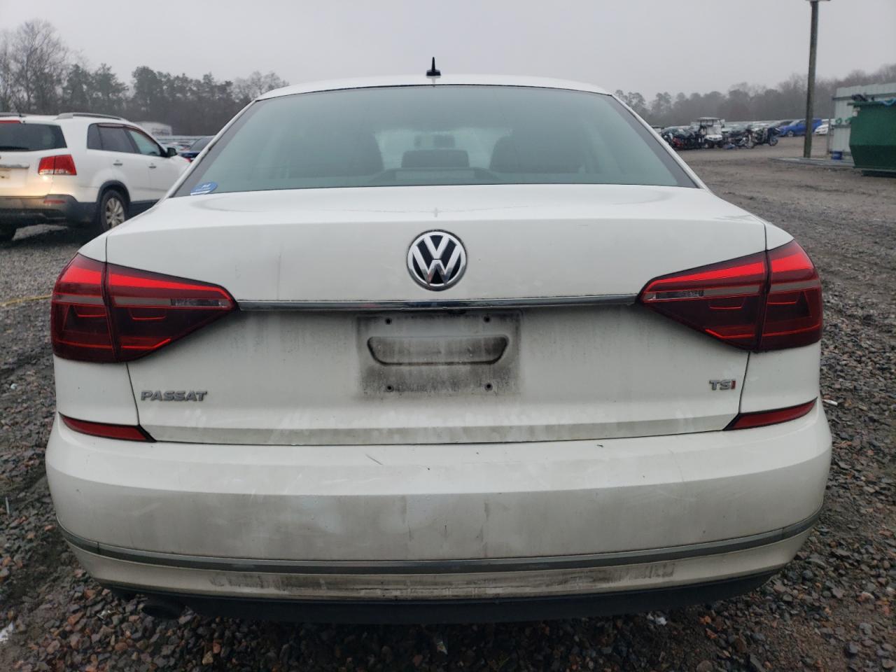 2017 Volkswagen Passat - Image 6