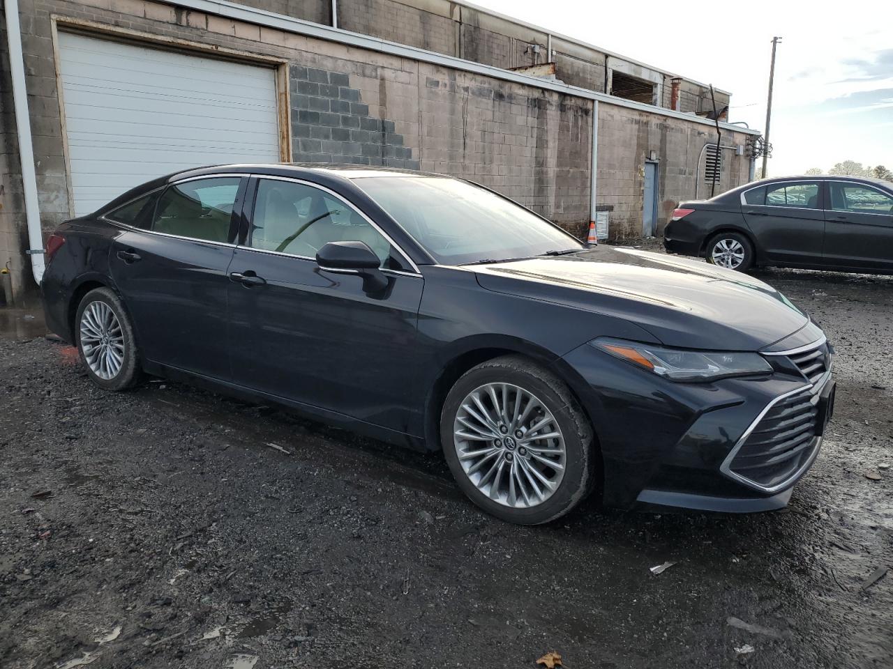 2019 Toyota Avalon - Image 4
