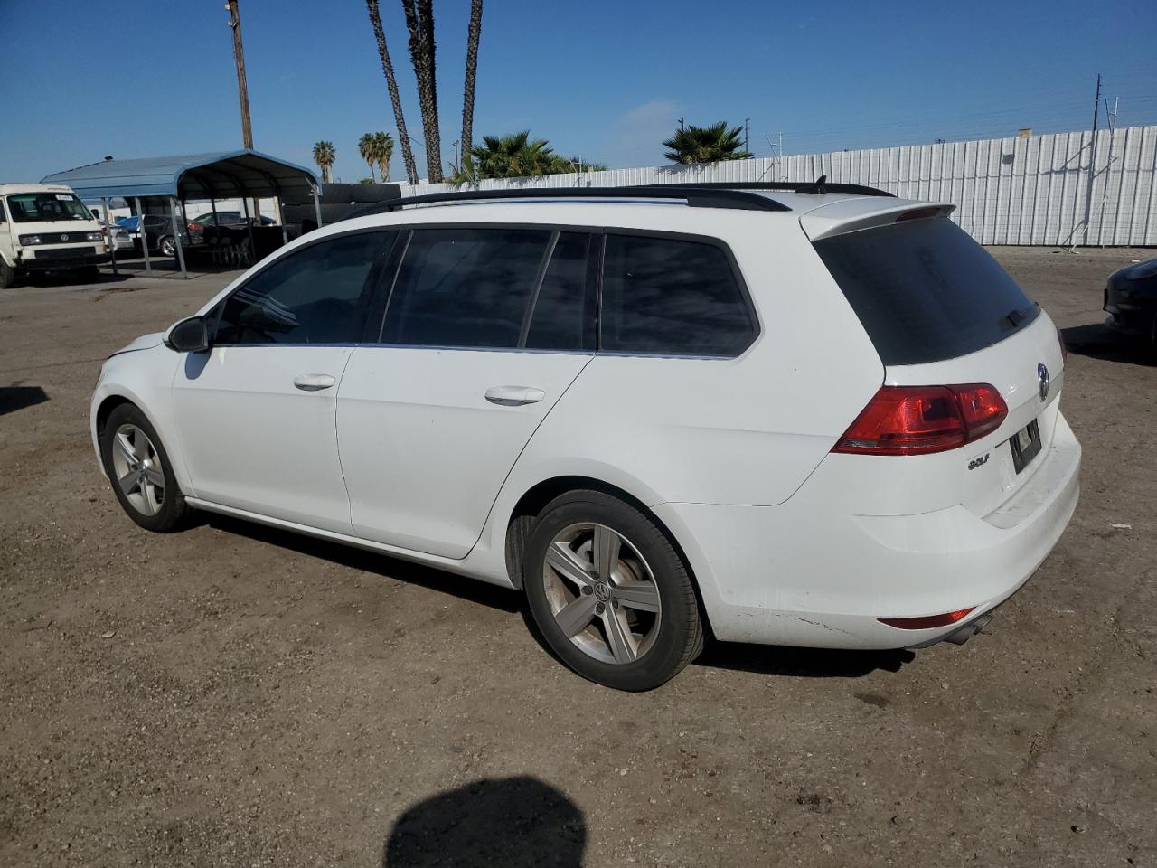 2015 Volkswagen Golf - Image 2