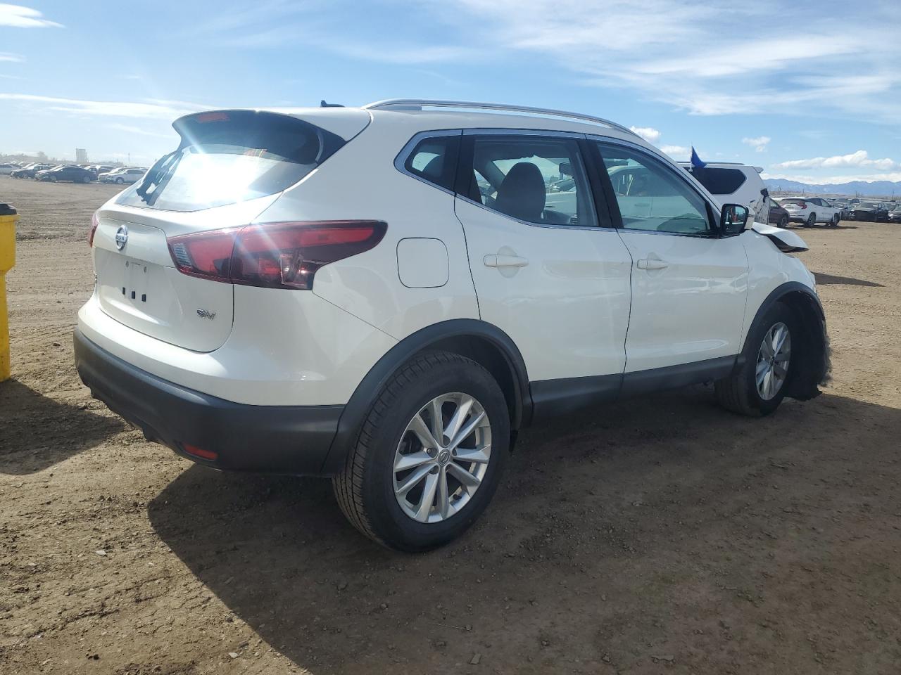 2017 Nissan Rogue - Image 3