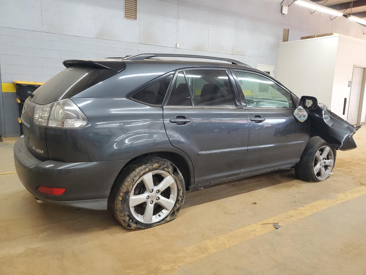 2004 Lexus RX - Image 3