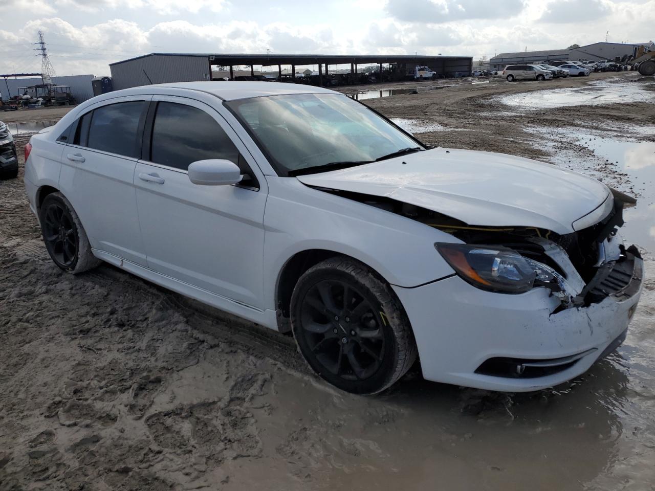 2013 Chrysler 200 - Image 4