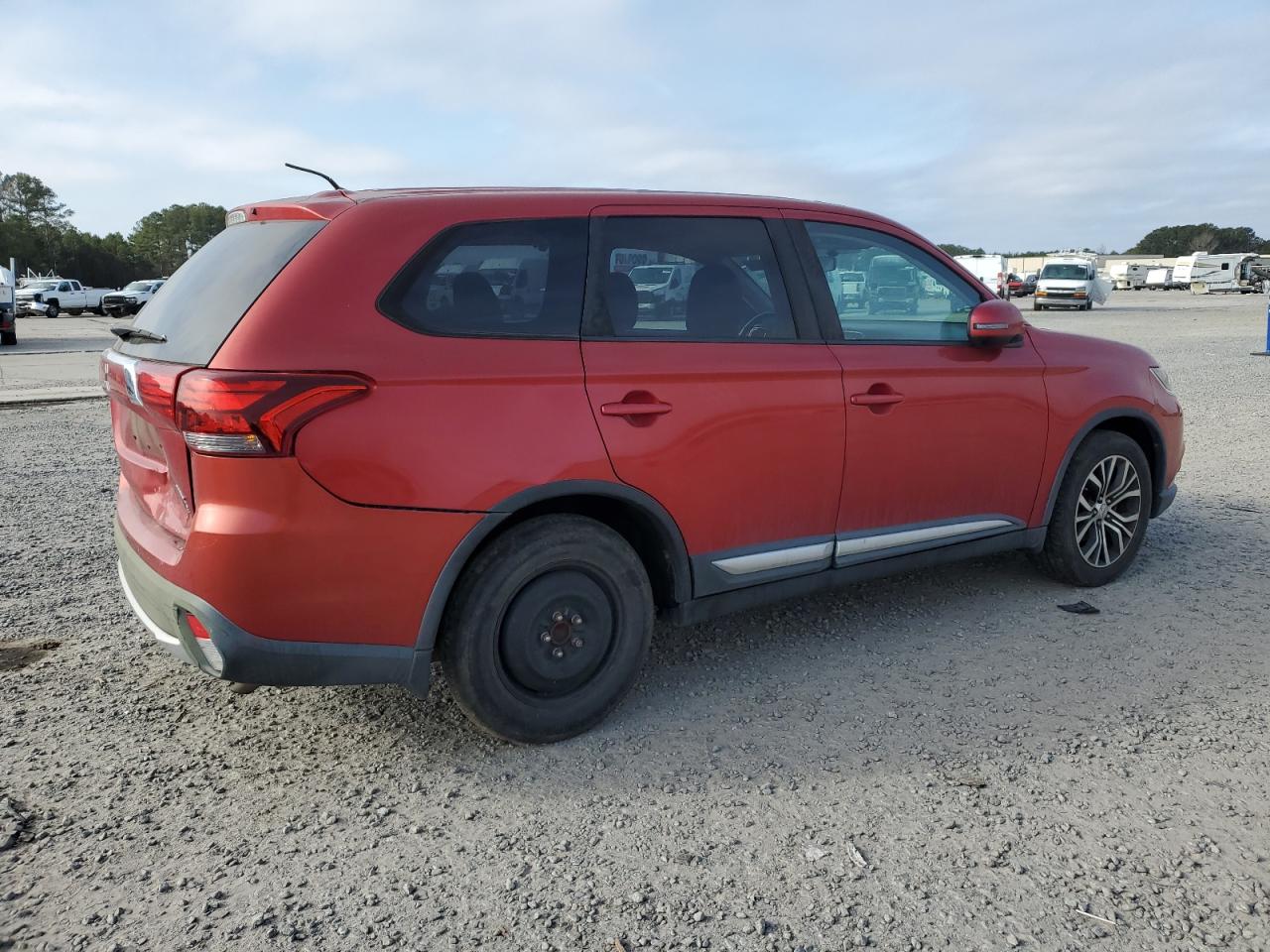 2016 Mitsubishi Outlander - Image 3