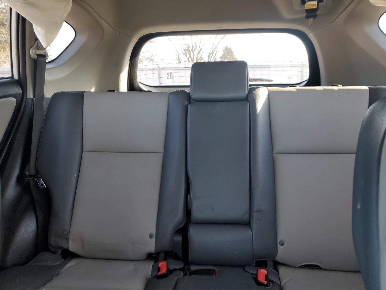 2015 Toyota RAV 4 - Image 10