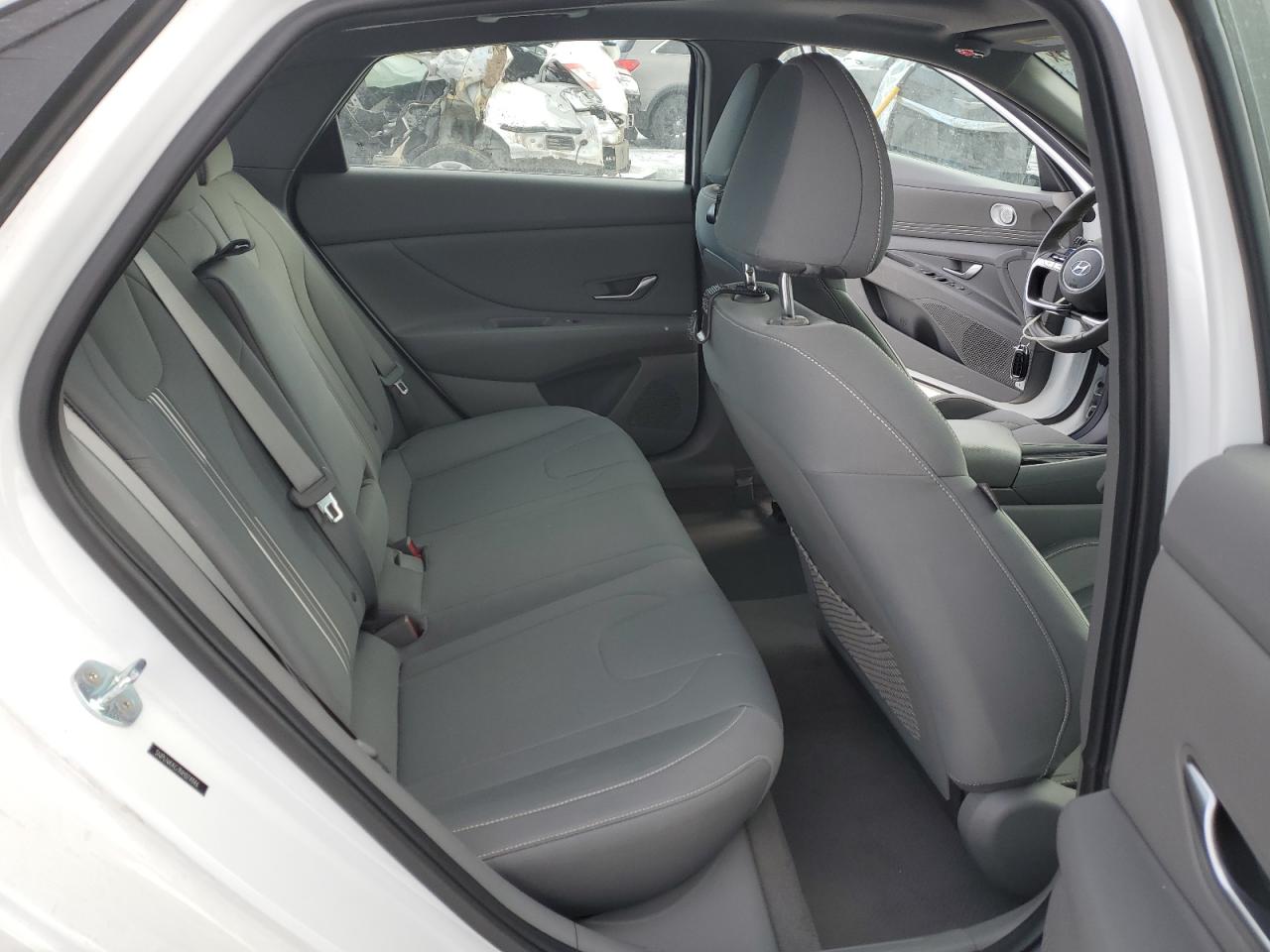 2022 Hyundai Elantra - Image 10