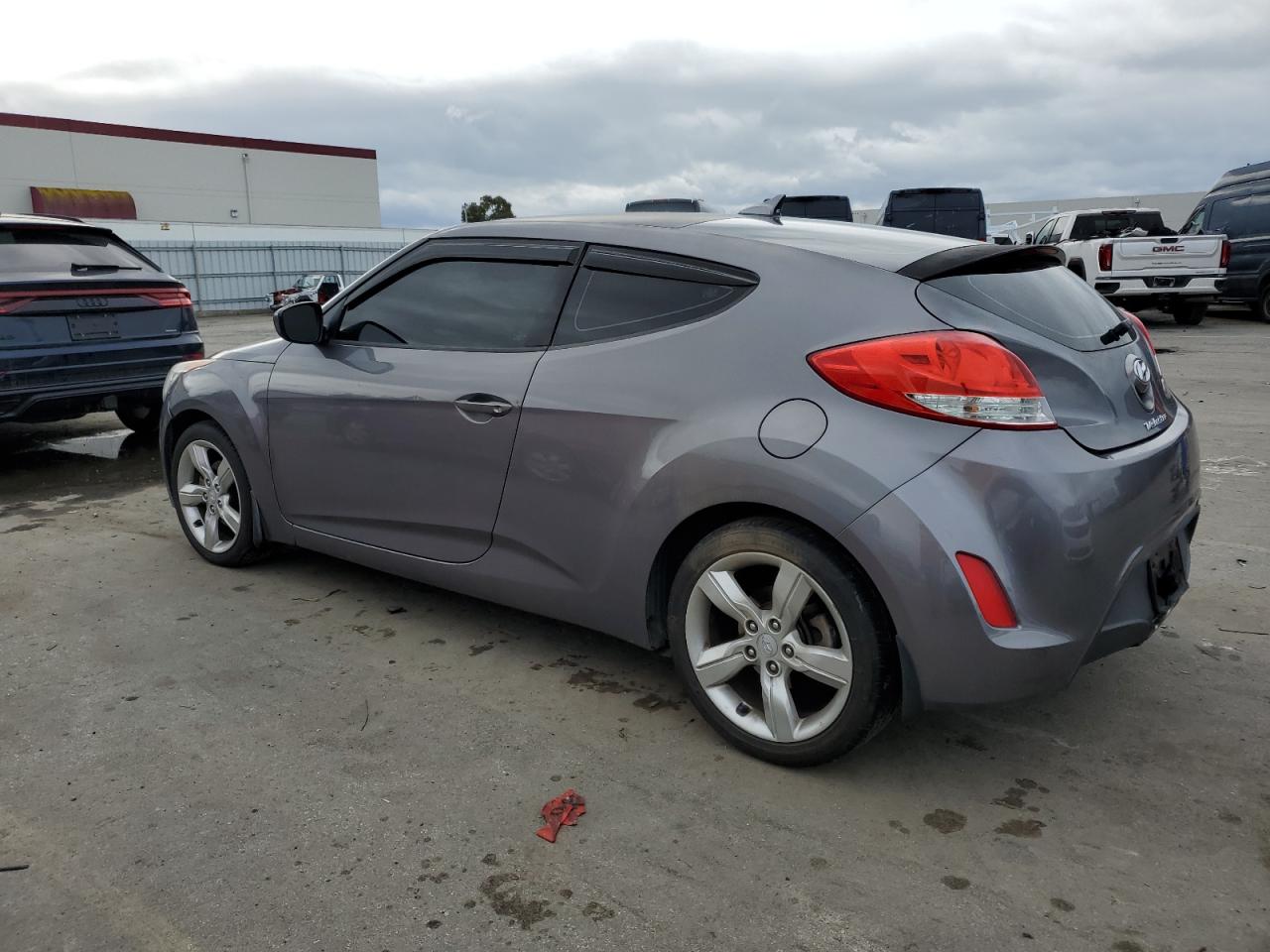 2013 Hyundai Veloster - Image 2