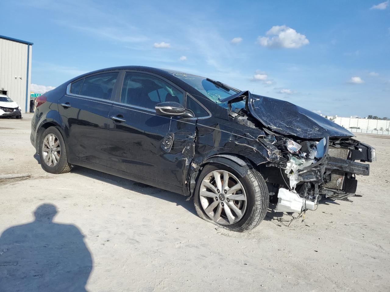 2017 Kia Forte - Image 4