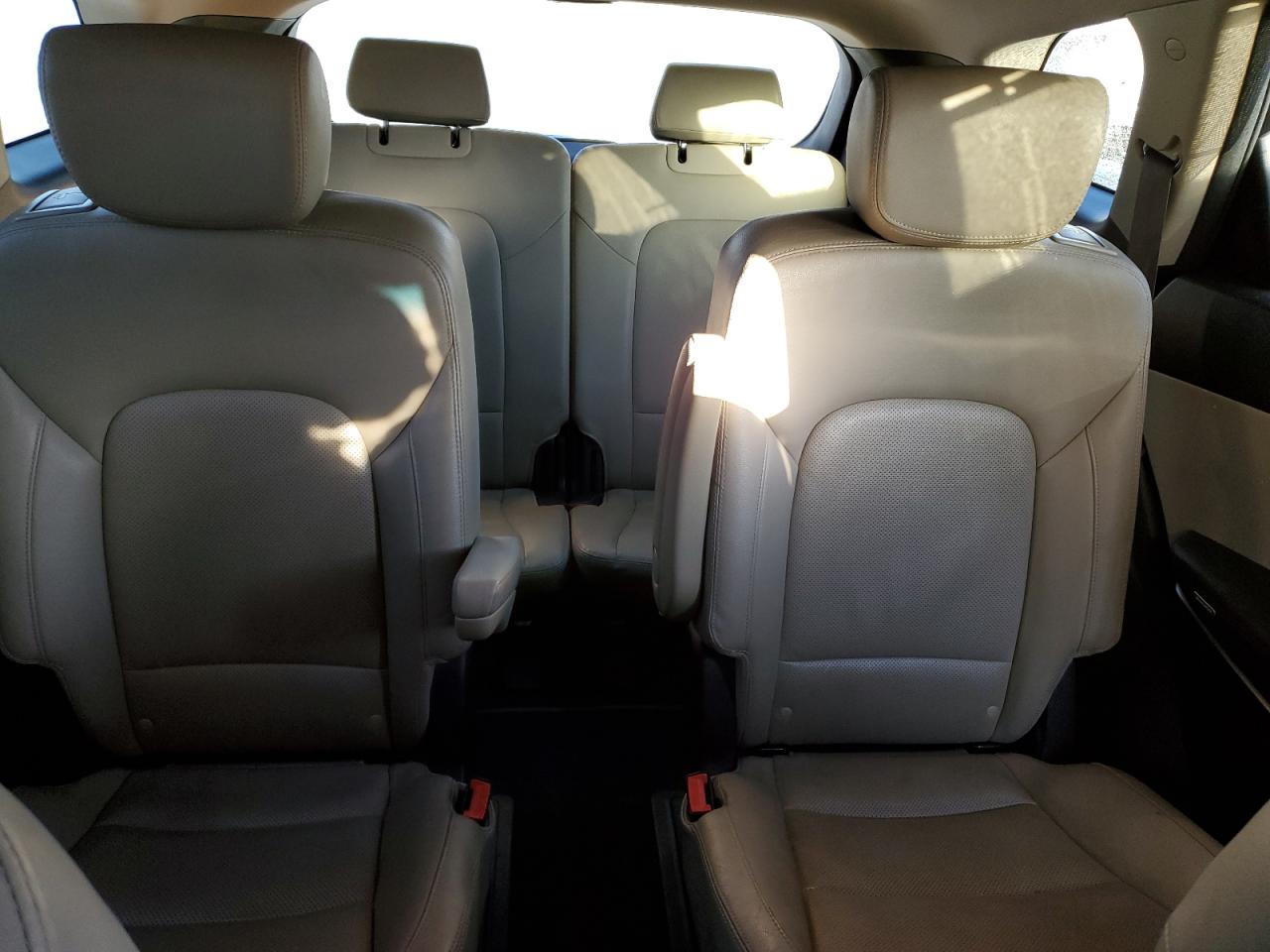 2018 Hyundai Santa Fe - Image 10