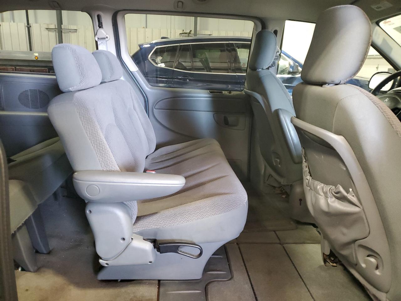 2007 Dodge Caravan - Image 11