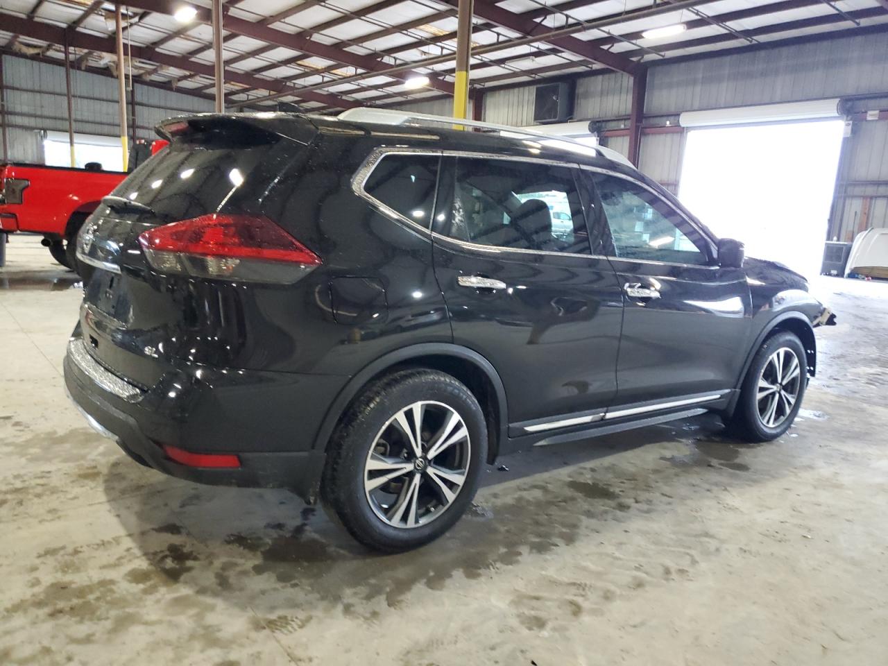 2018 Nissan Rogue - Image 3