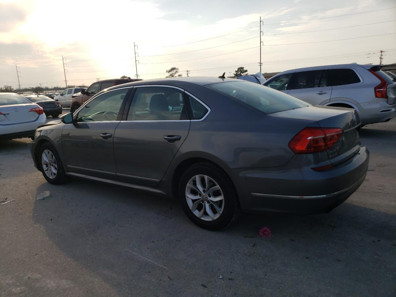 2016 Volkswagen Passat - Image 2