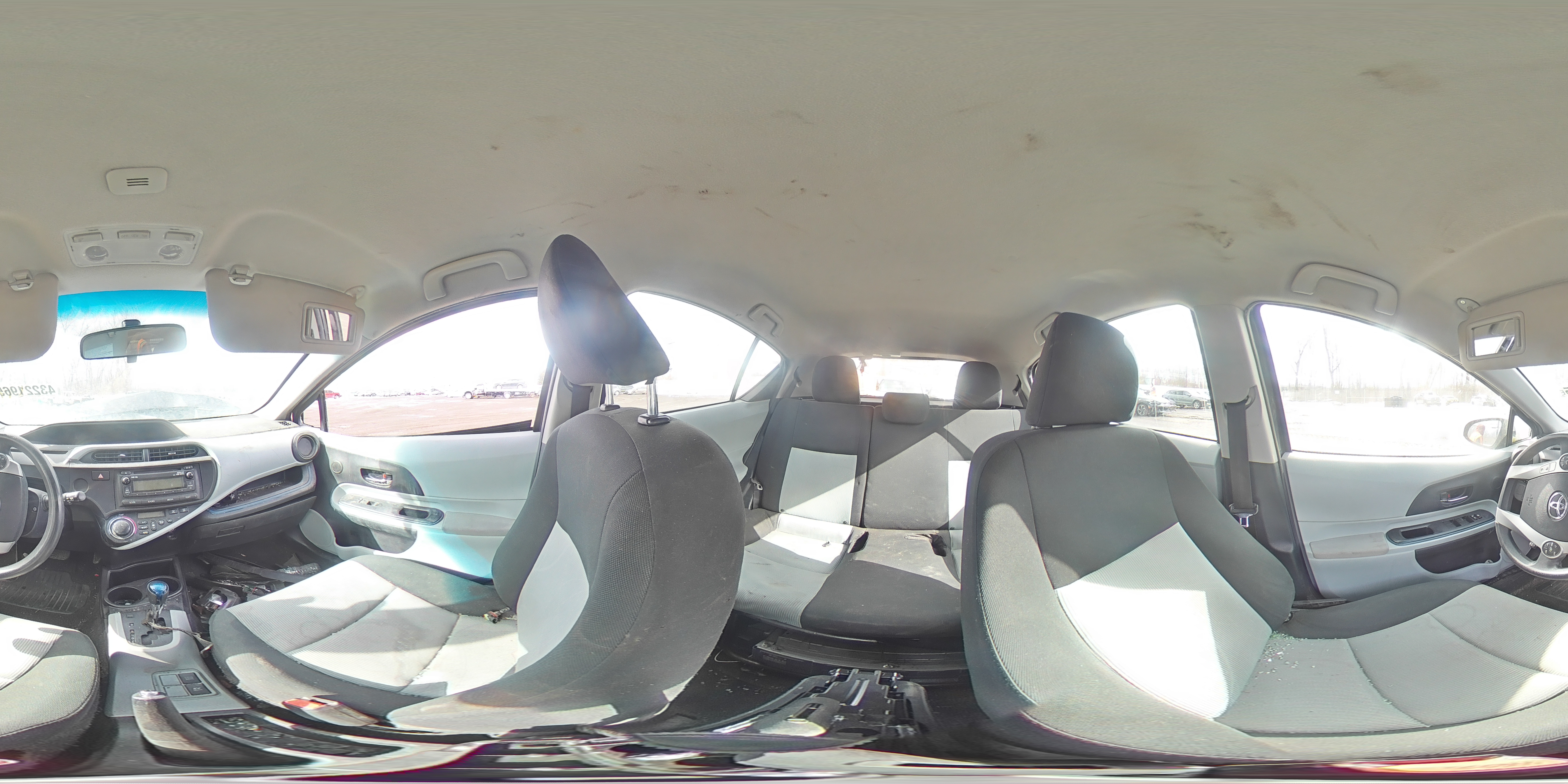 2012 Toyota Prius - Image 13
