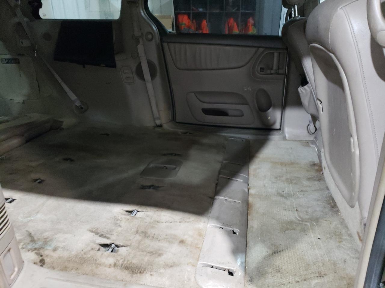 2006 Toyota Sienna - Image 11