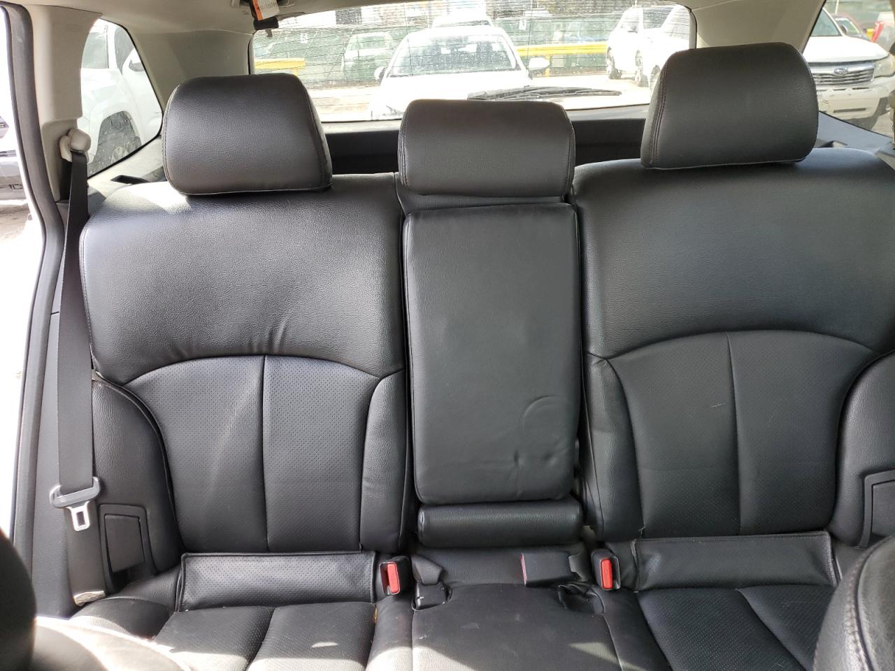 2012 Subaru Outback - Image 10