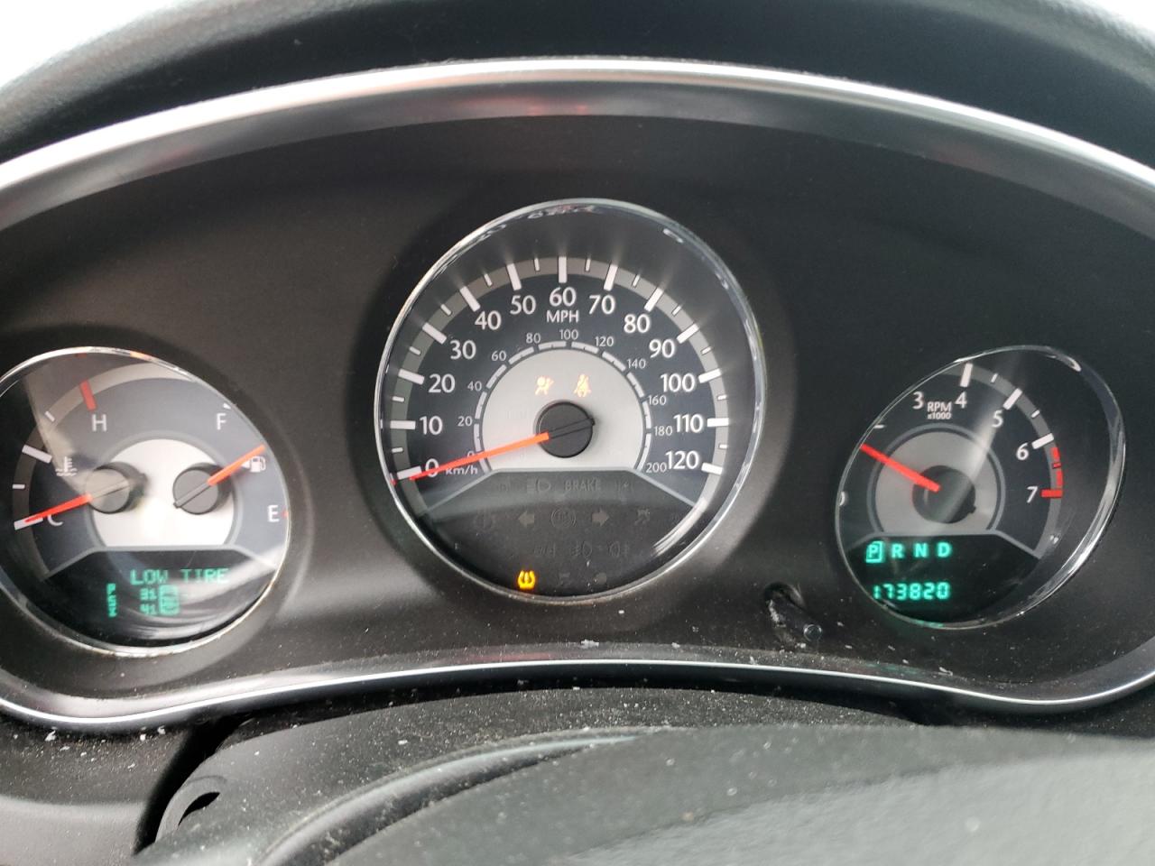 2011 Chrysler 200 - Image 9