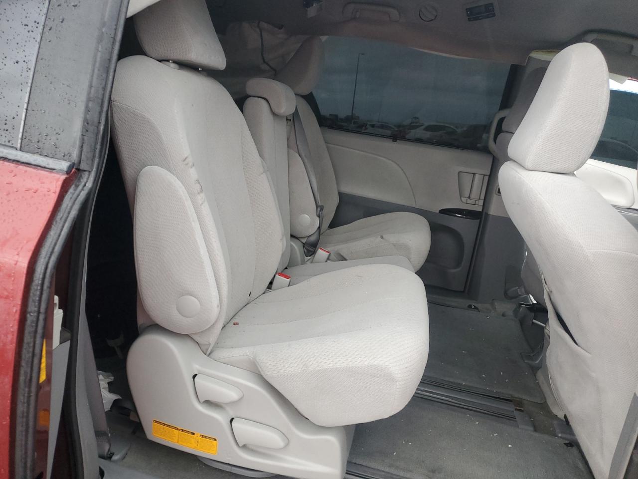 2013 Toyota Sienna - Image 11
