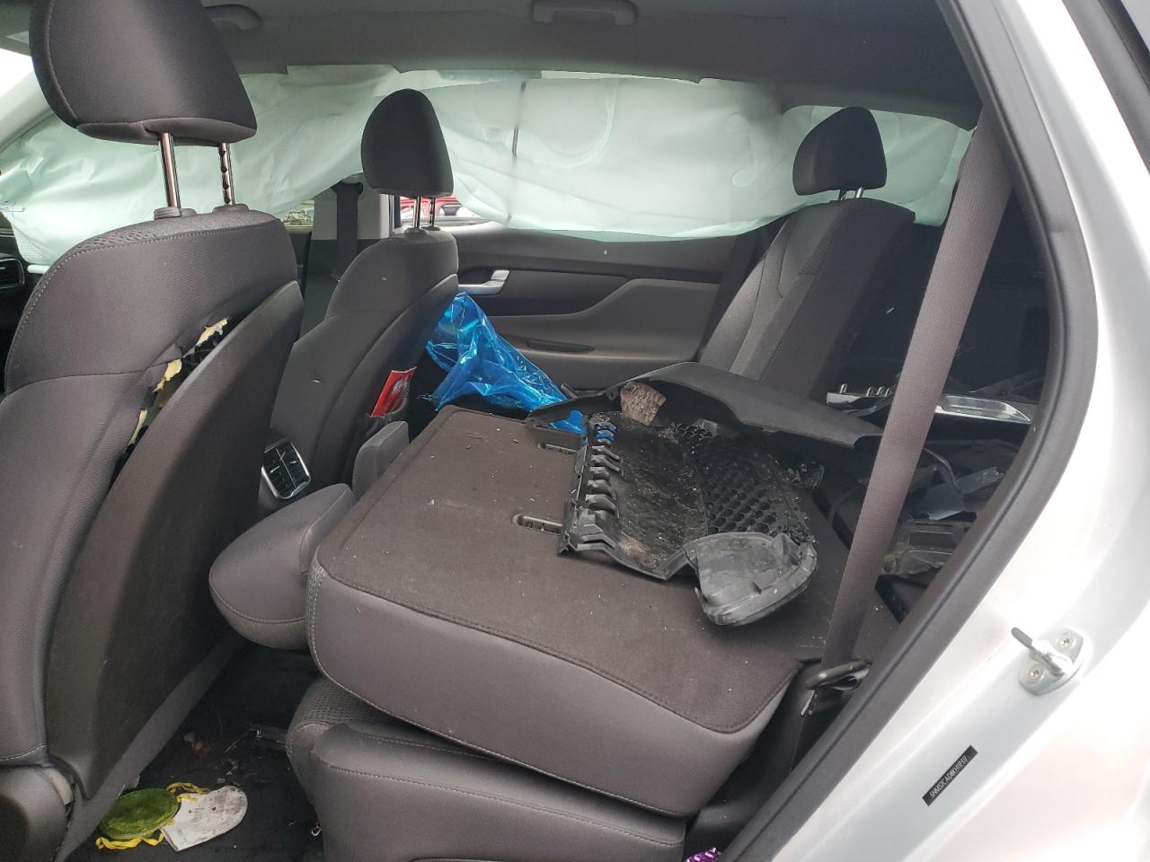 2019 Hyundai Santa Fe - Image 11
