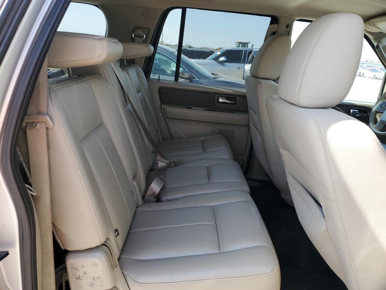 2014 Ford Expedition - Image 11