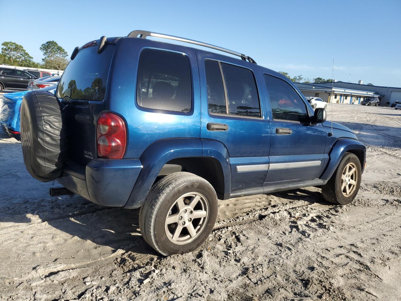 2005 Jeep Liberty (North America) - Image 3