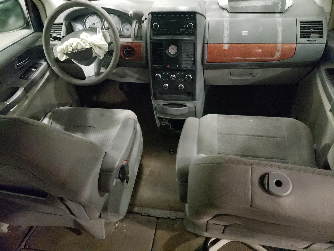2008 Chrysler Town & Country - Image 8