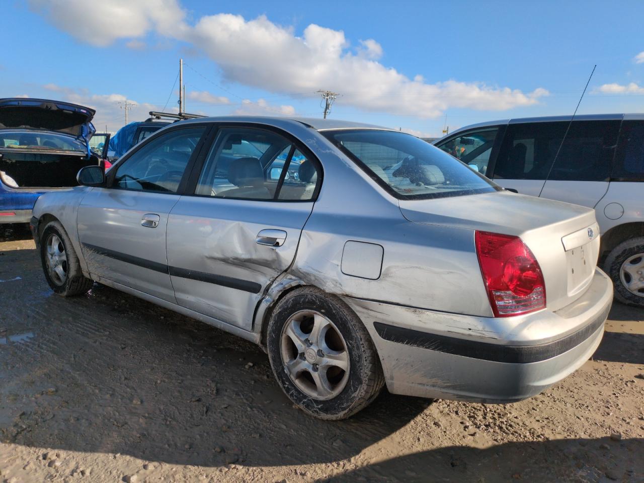 2004 Hyundai Elantra - Image 2
