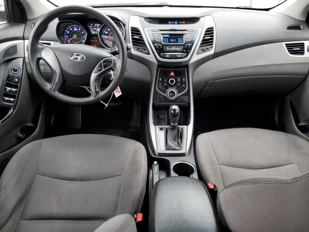 2016 Hyundai Elantra - Image 8