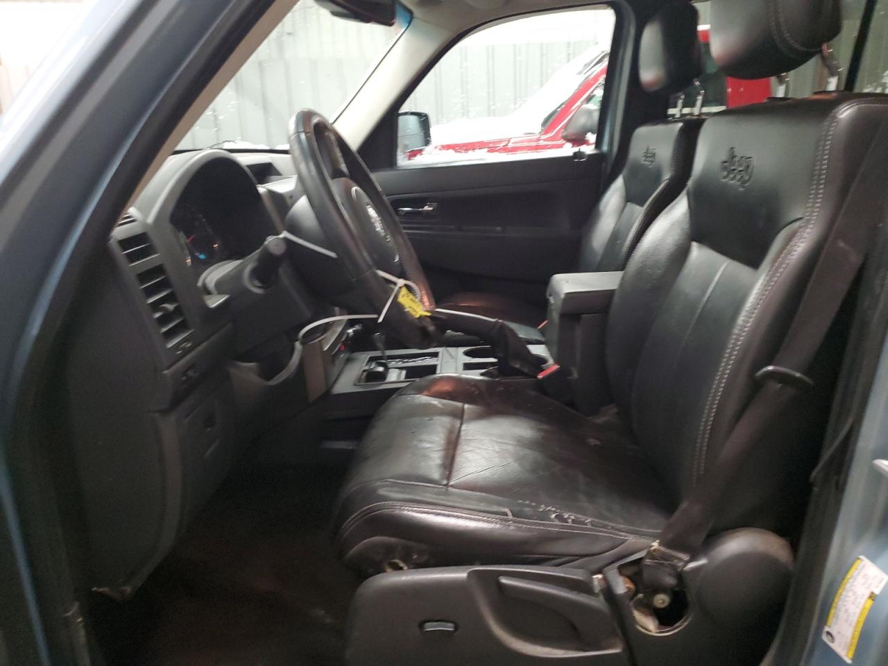 2012 Jeep Liberty (North America) - Image 7