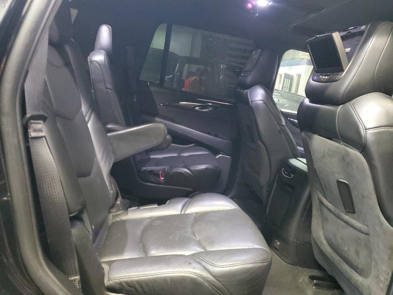 2018 Cadillac Escalade - Image 11