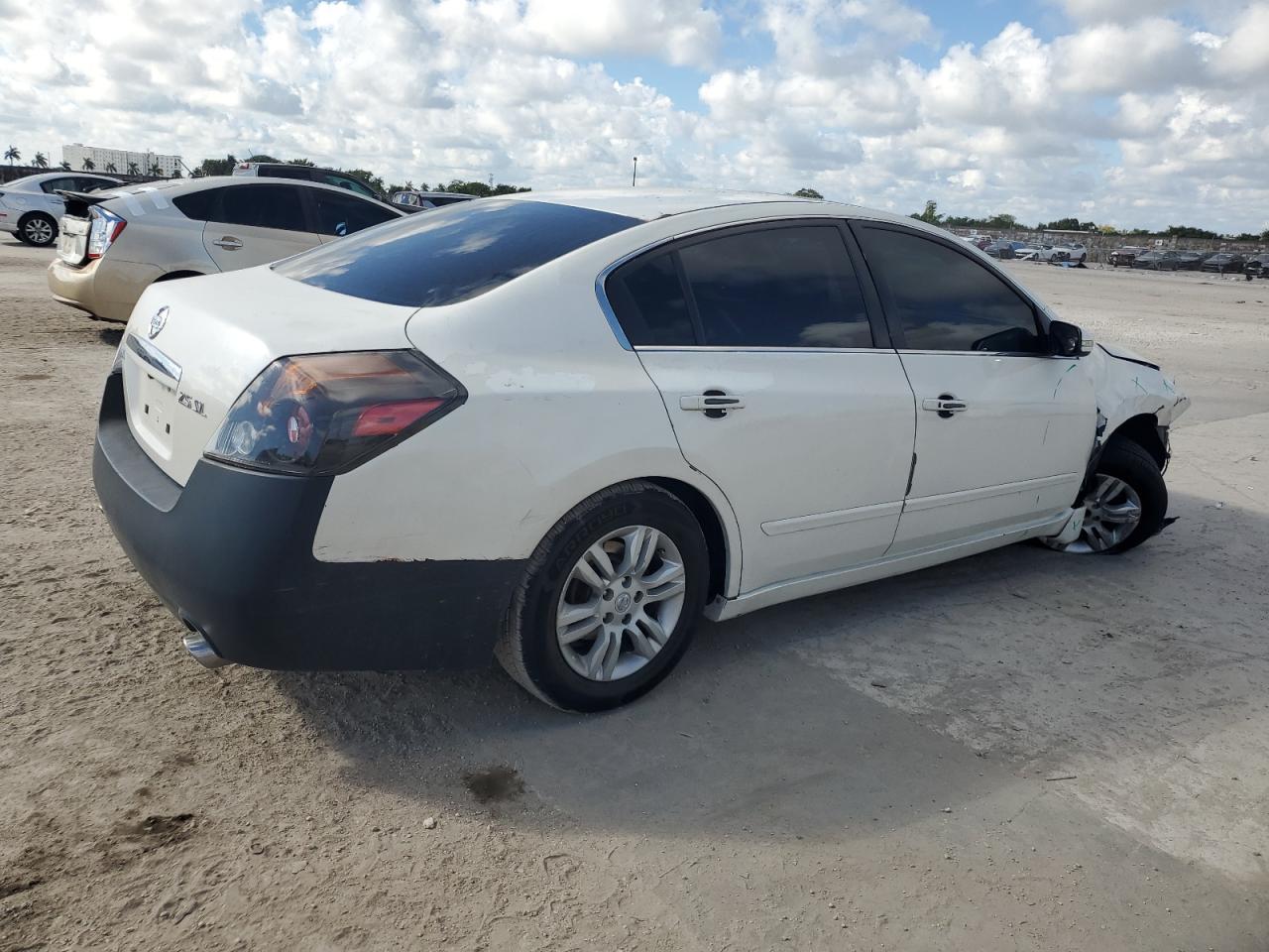 2010 Nissan Altima - Image 3