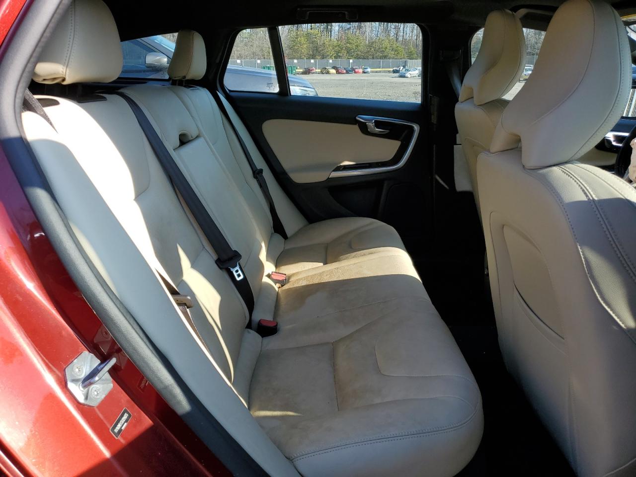 2016 Volvo V60 - Image 10