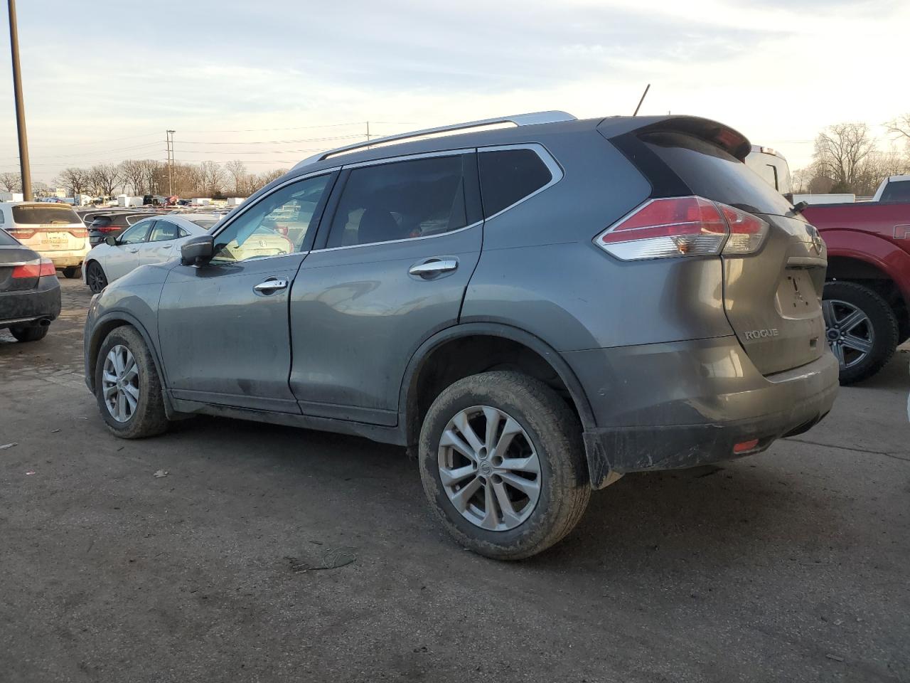 2015 Nissan Rogue - Image 2