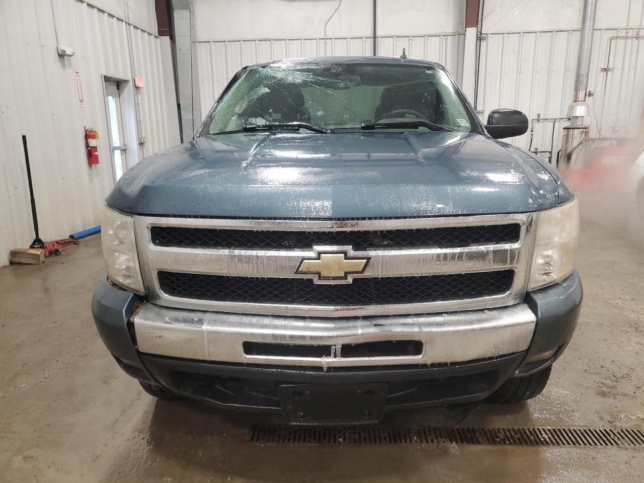 2009 Chevrolet Silverado - Image 5