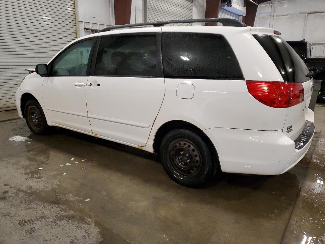 2006 Toyota Sienna - Image 2