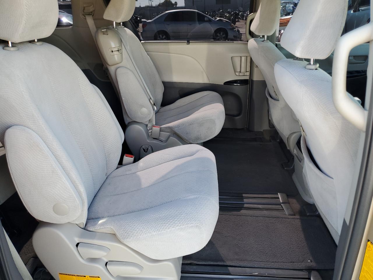 2012 Toyota Sienna - Image 12