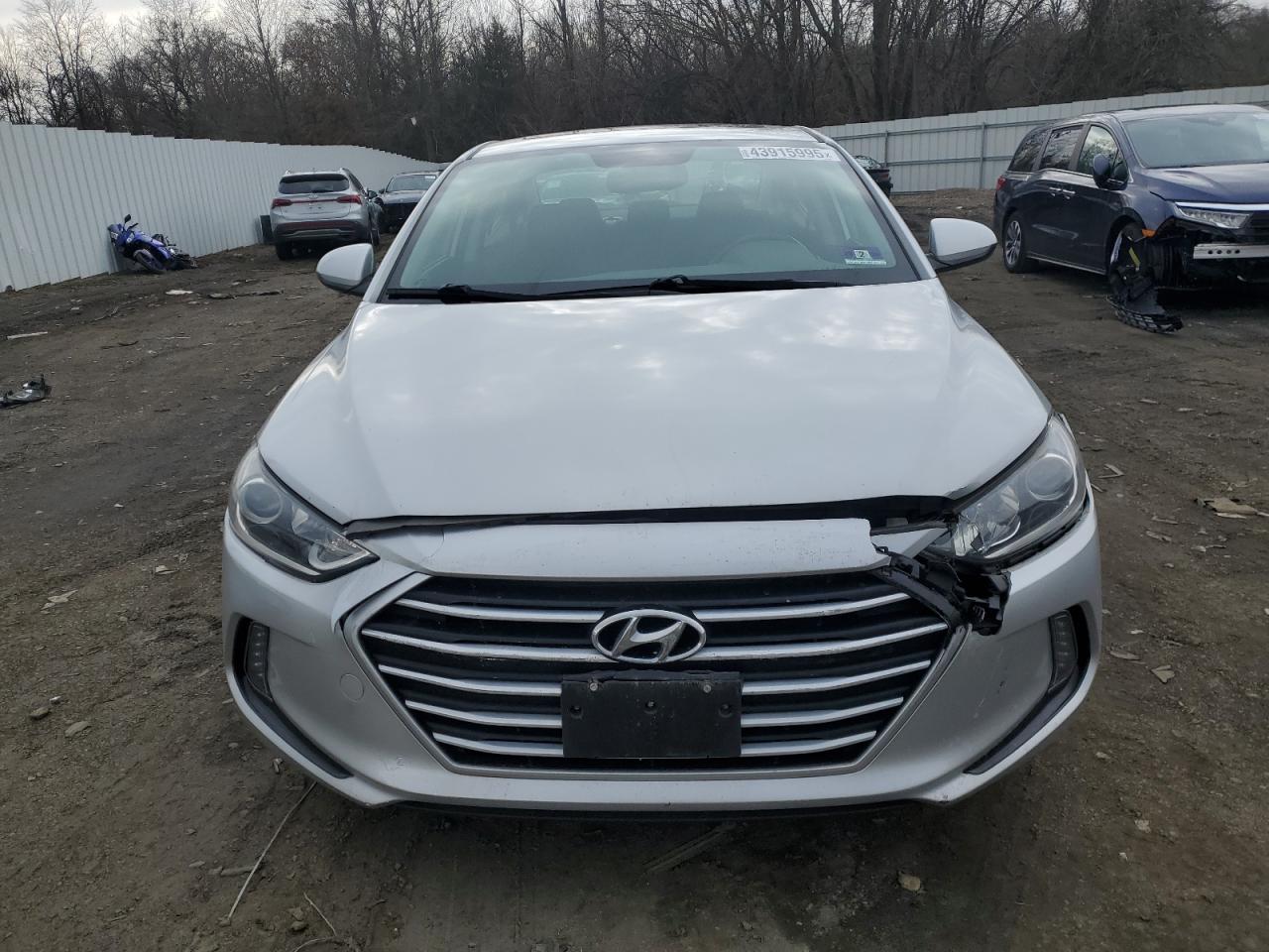2017 Hyundai Elantra - Image 5