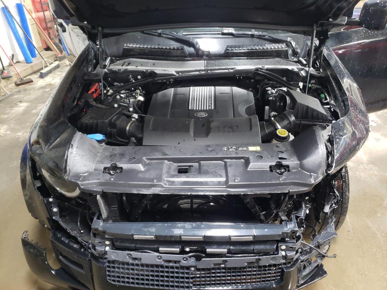 2023 Land Rover Defender - Image 11
