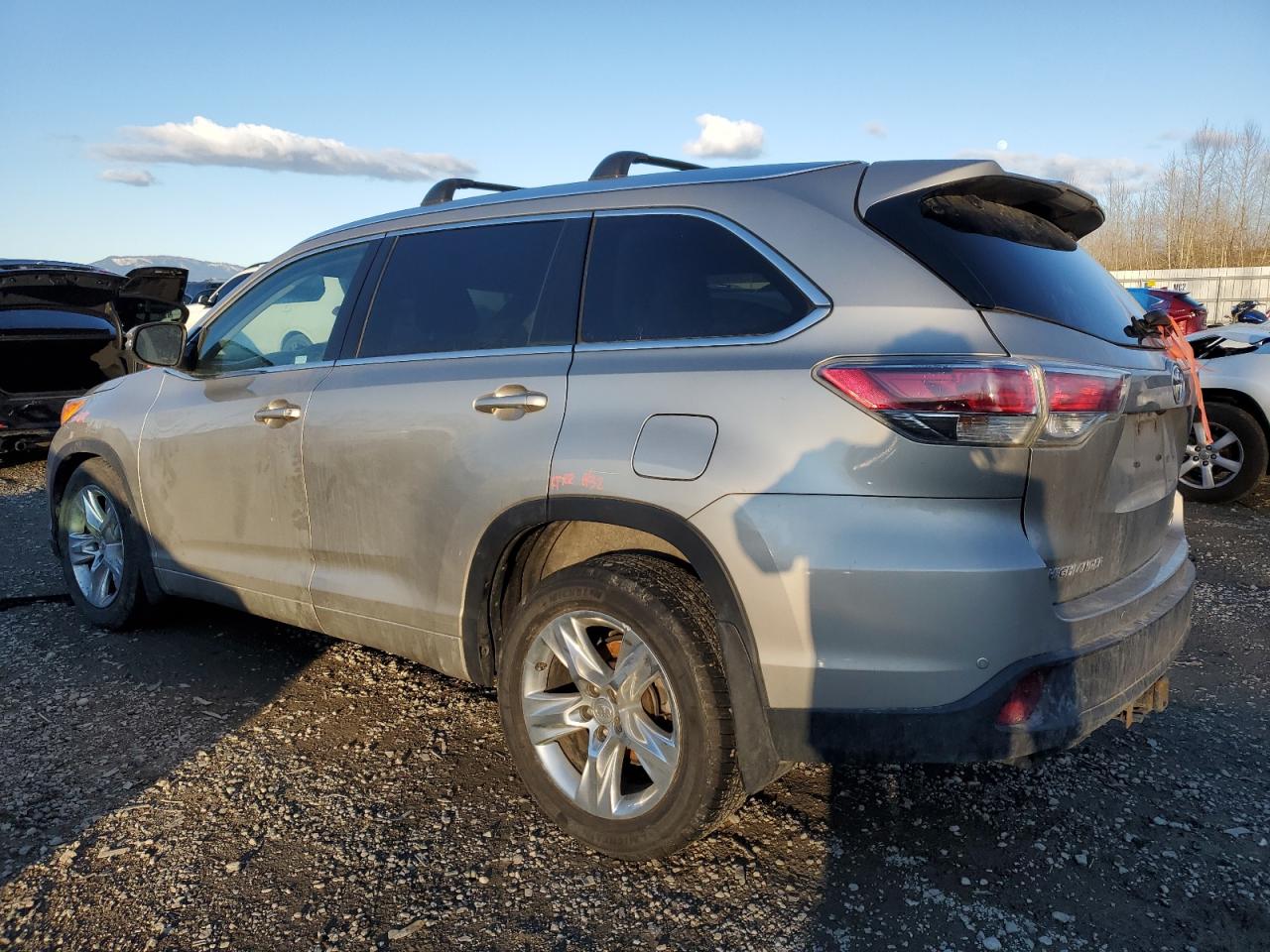 2015 Toyota Highlander - Image 2