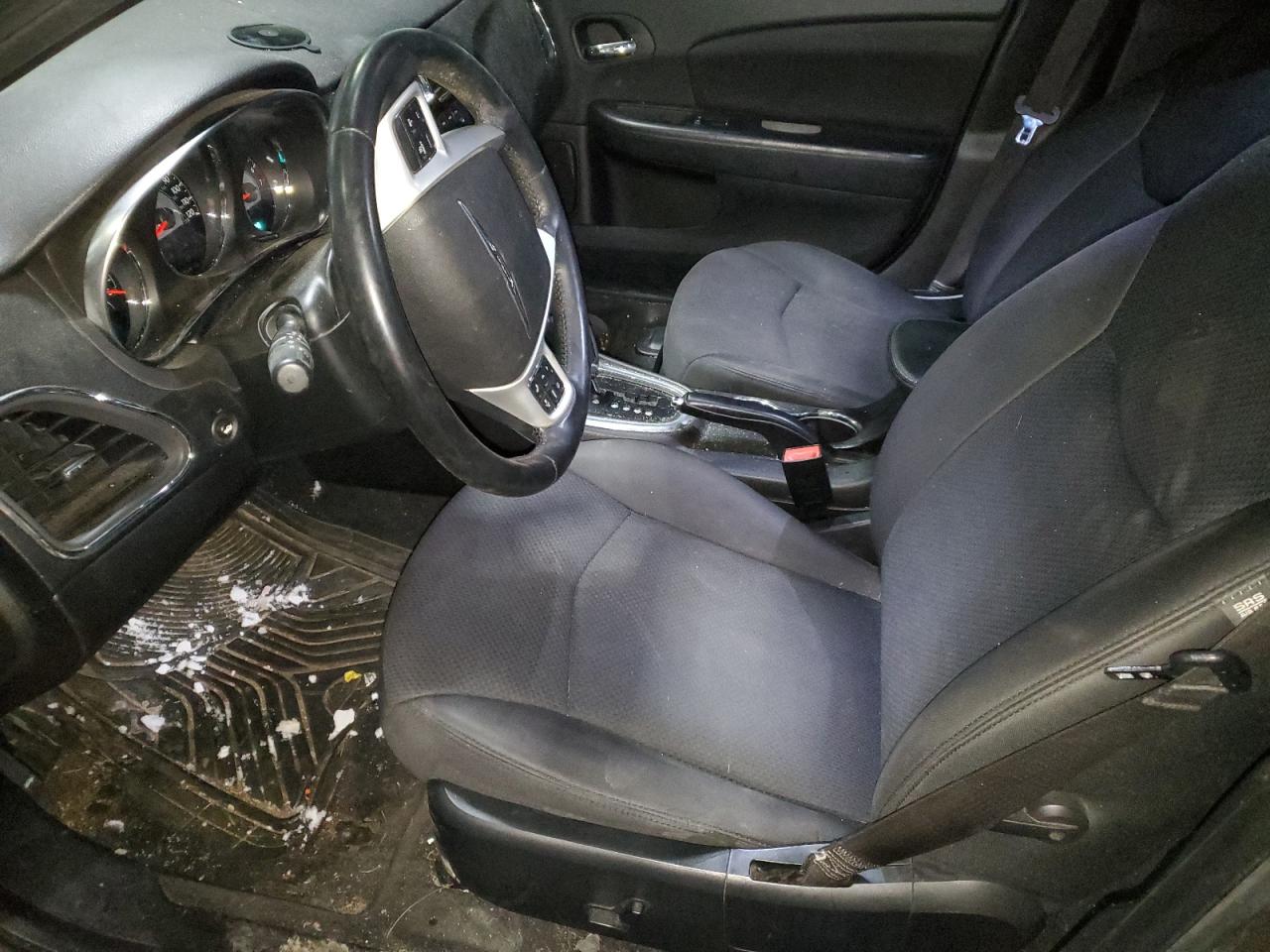 2013 Chrysler 200 - Image 7