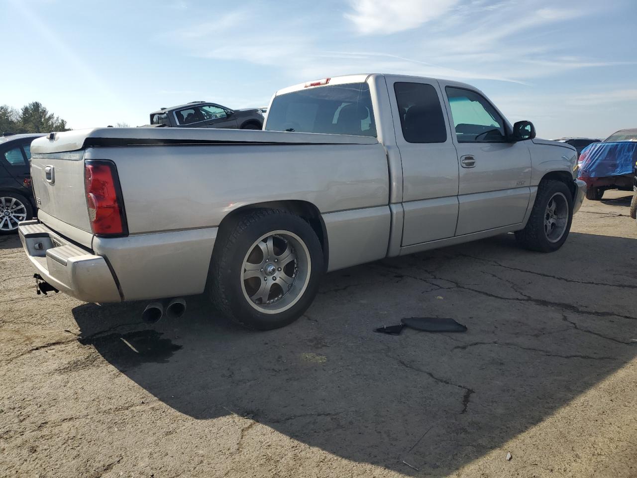2006 Chevrolet Silverado - Image 3