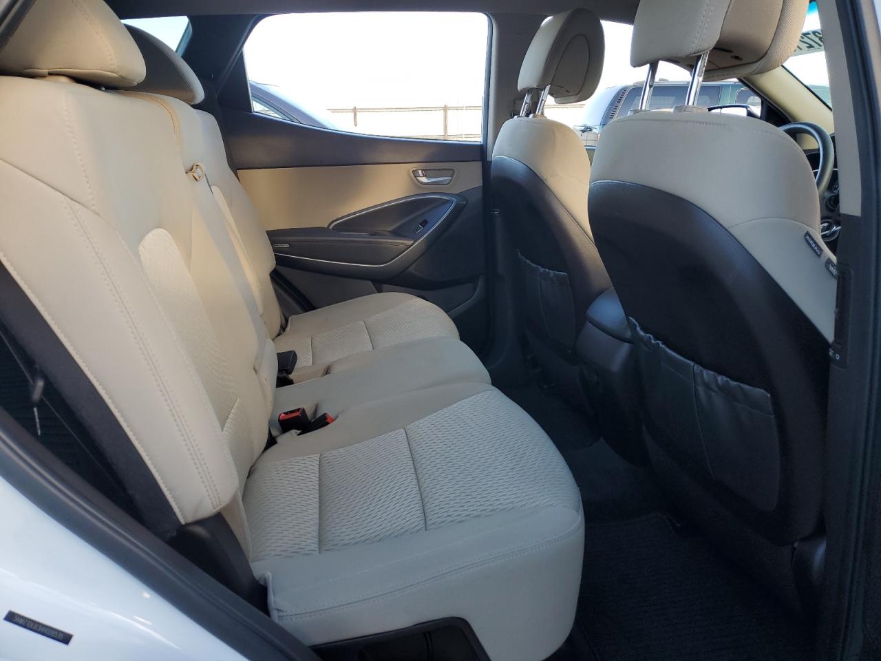 2017 Hyundai Santa Fe - Image 11
