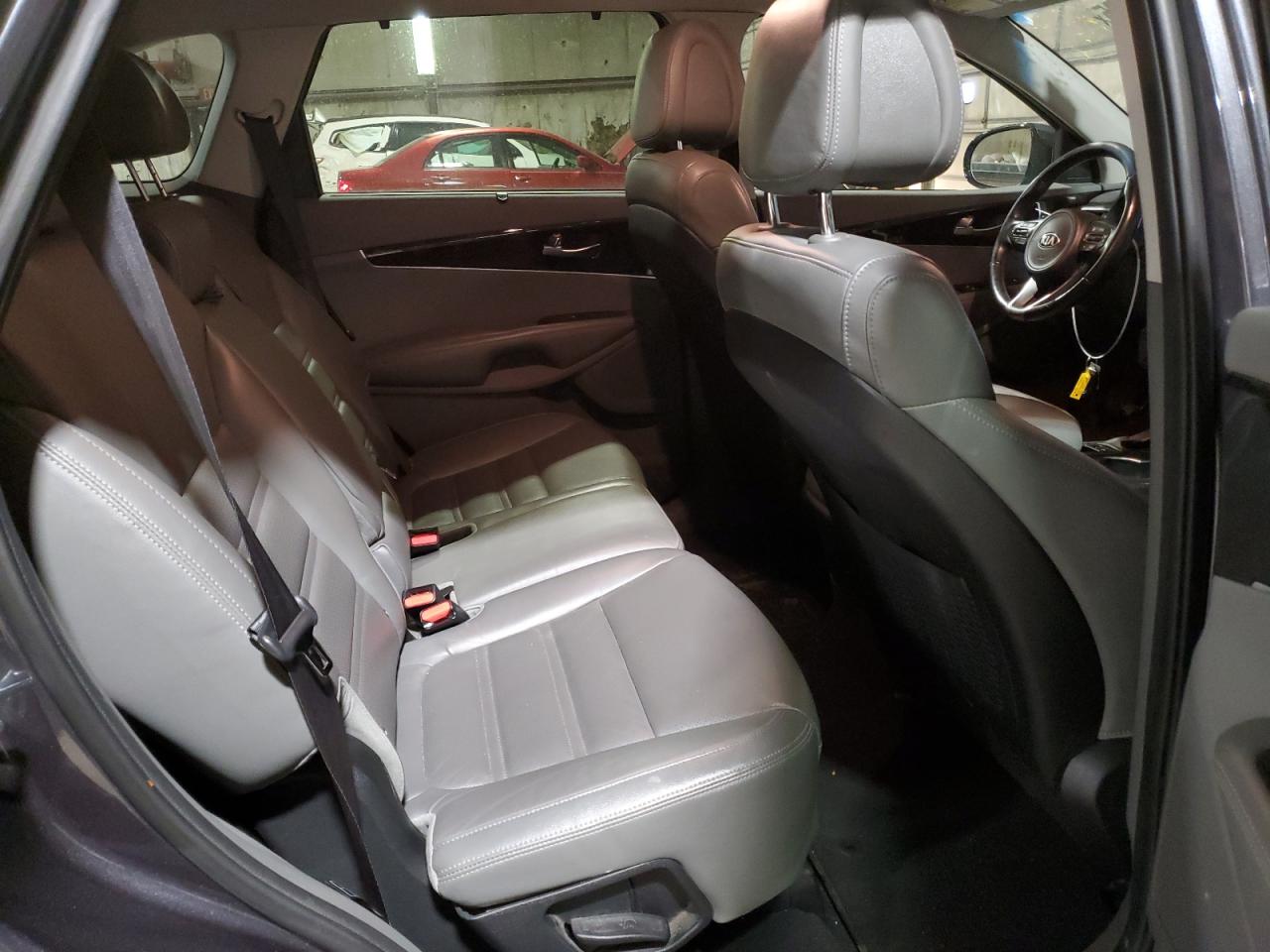 2016 Kia Sorento - Image 11