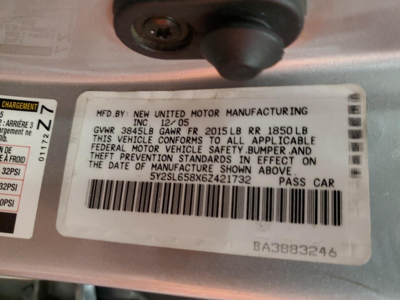 2006 Pontiac Vibe - Image 13