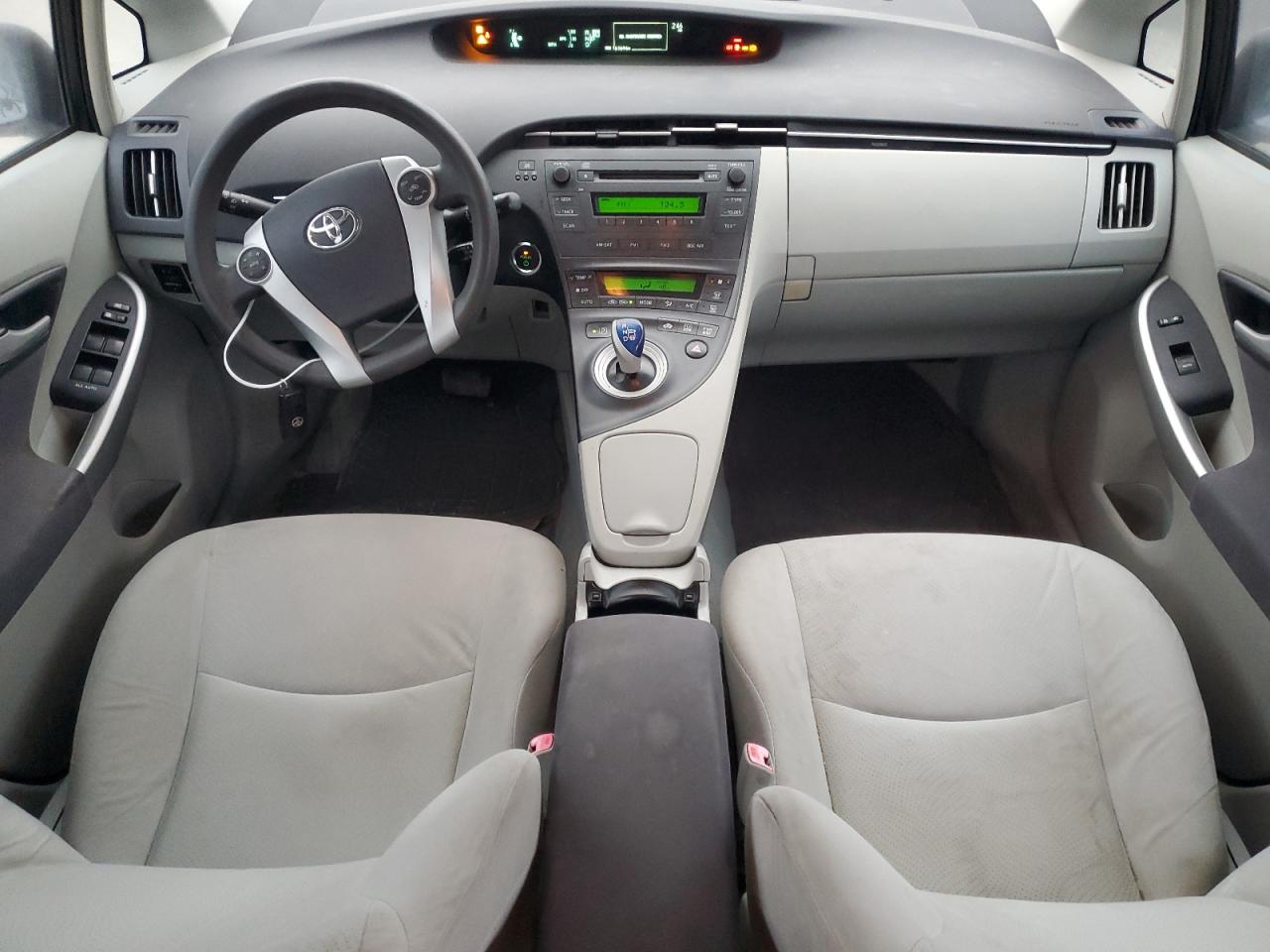 2010 Toyota Prius - Image 8