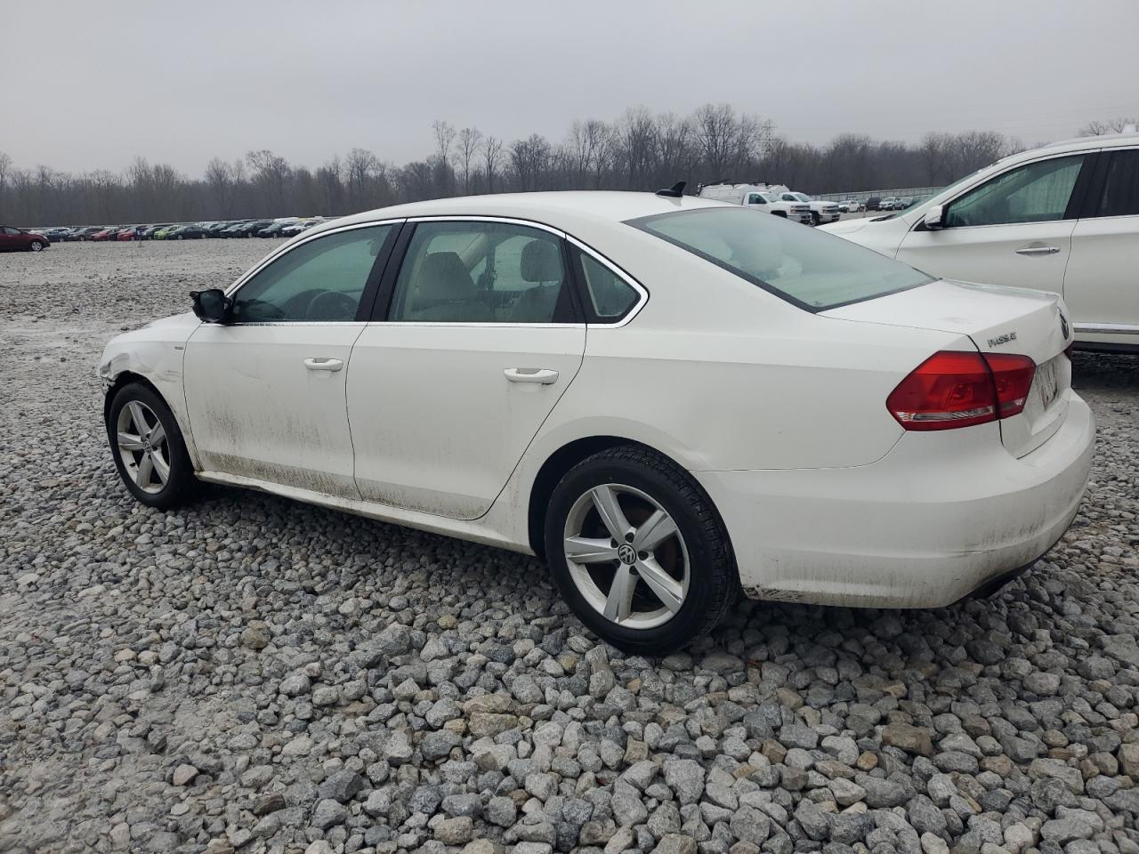 2014 Volkswagen Passat - Image 2